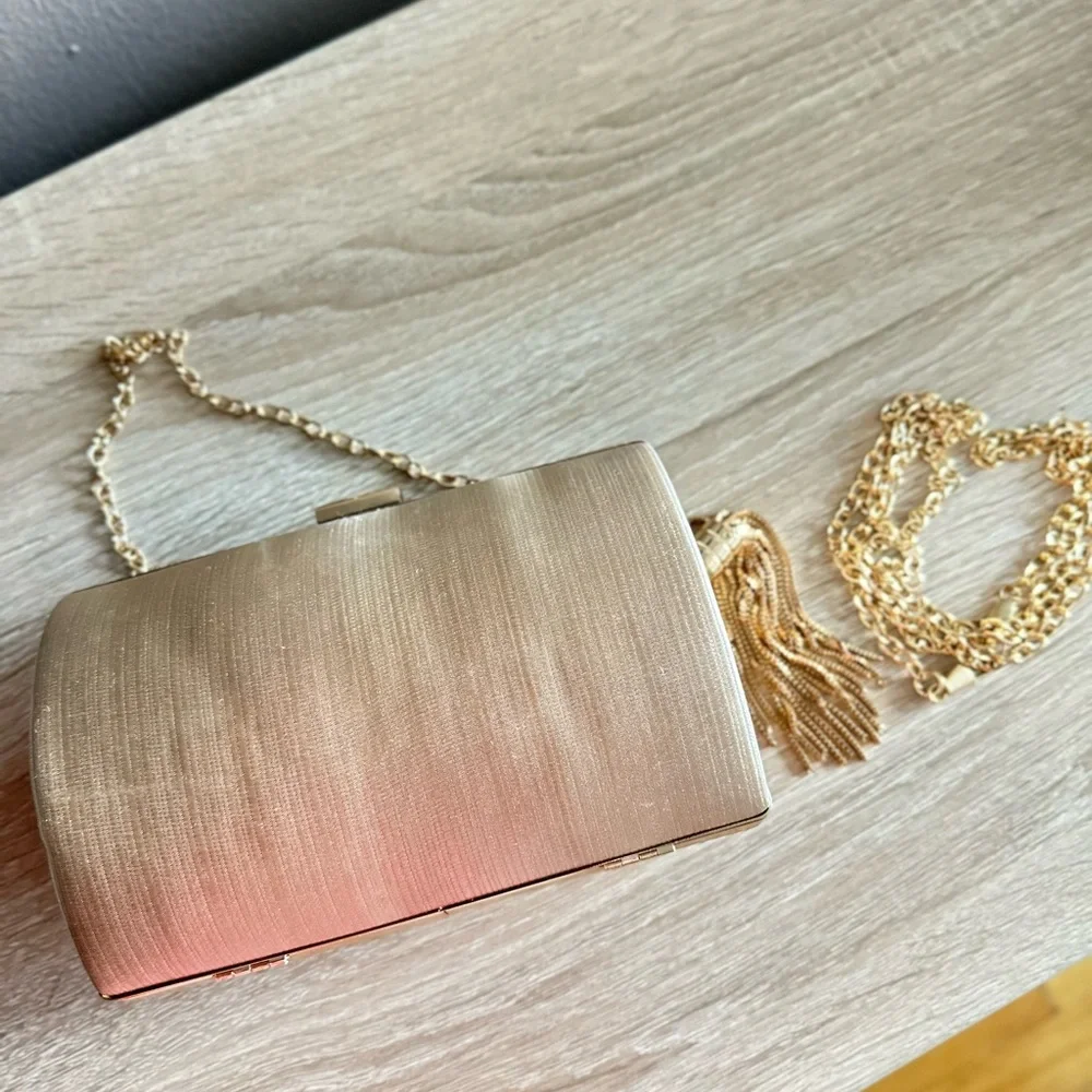 Elegant Gold Clutch Bag - Picture 4 of 8